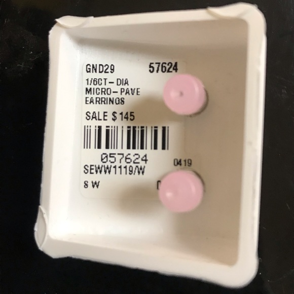 1/6 ctw Diamond Earrings - Picture 2 of 2